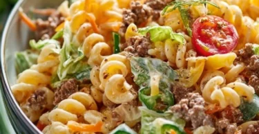Big Mac Nudelsalat - Frischer Salat inspiriert vom kultigen Big Mac Burger