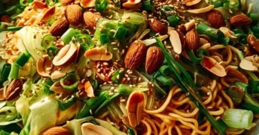 Bunte Auswahl an frischen Salaten der besten Rezepte