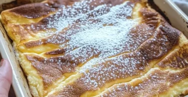 Ruck Zuck Ofenpfannkuchen frisch aus dem Ofen serviert, lecker und einfach zuzubereiten.