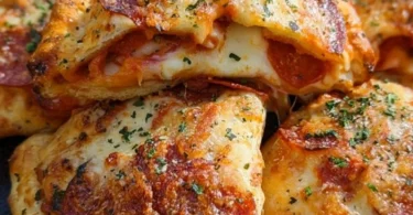 Leckere Luftfritteusen-Calzonen, perfekt zubereitet für ein schnelles Essen.